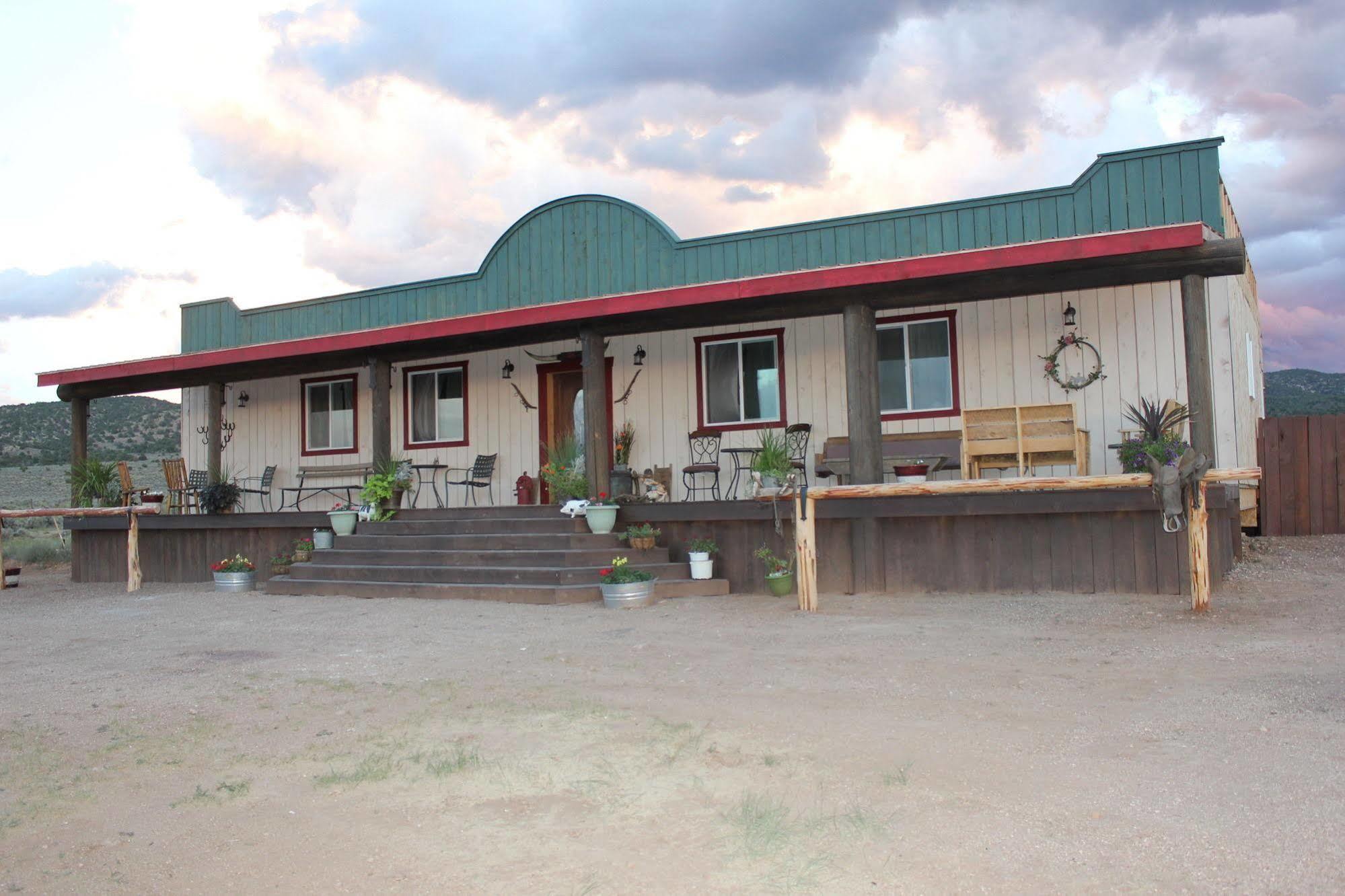 Grand Canyon Ranch & Outfitters Hotel Fredonia Екстериор снимка